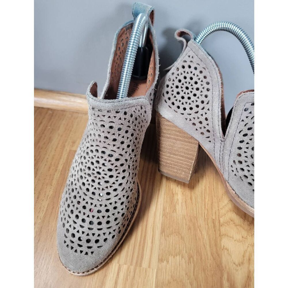 Jeffery C Western Rosalee Suede Bootie 7